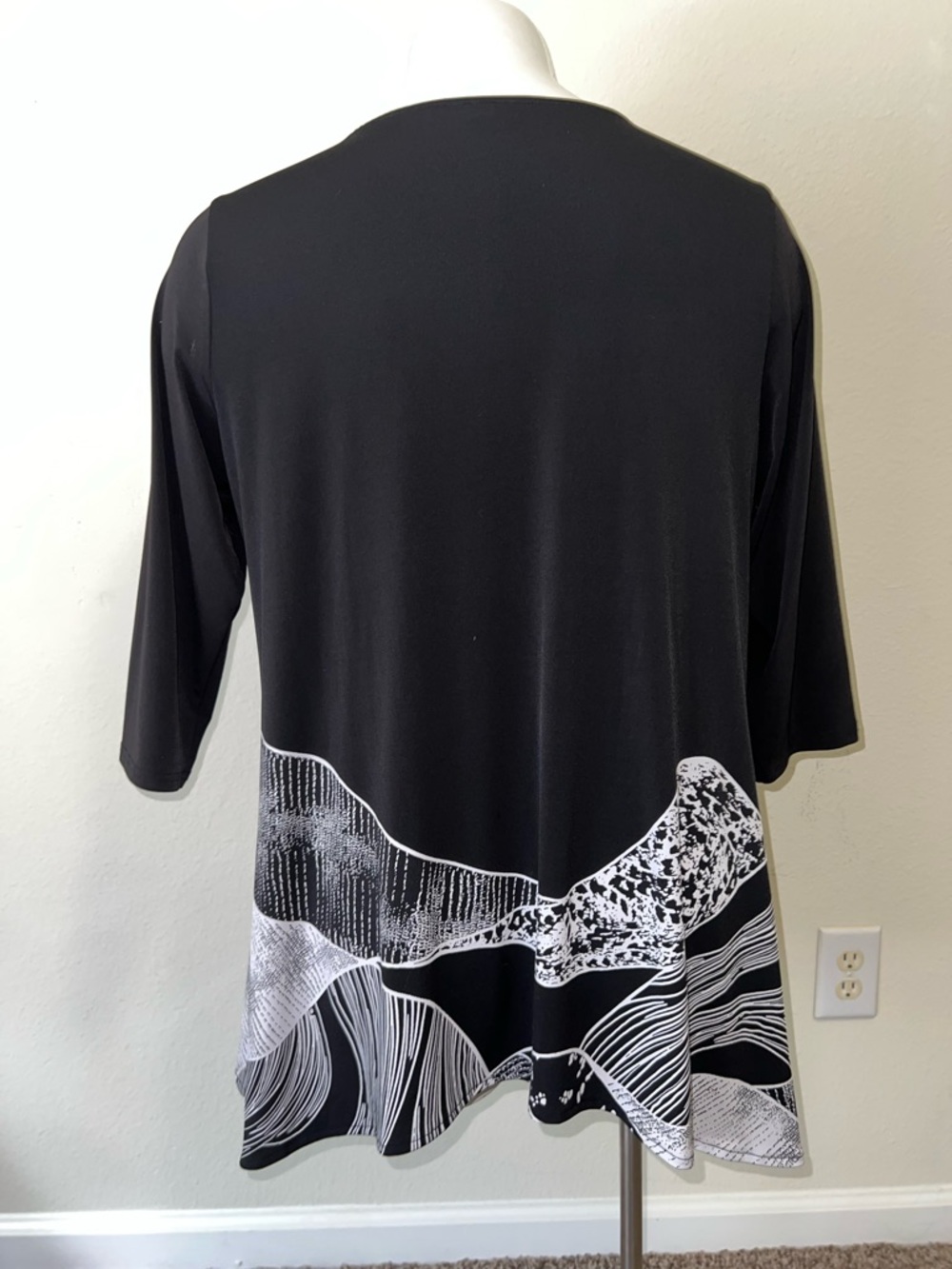 Alfani Black Tunic Blouse with White Abstract Hem - Picture 4 of 6